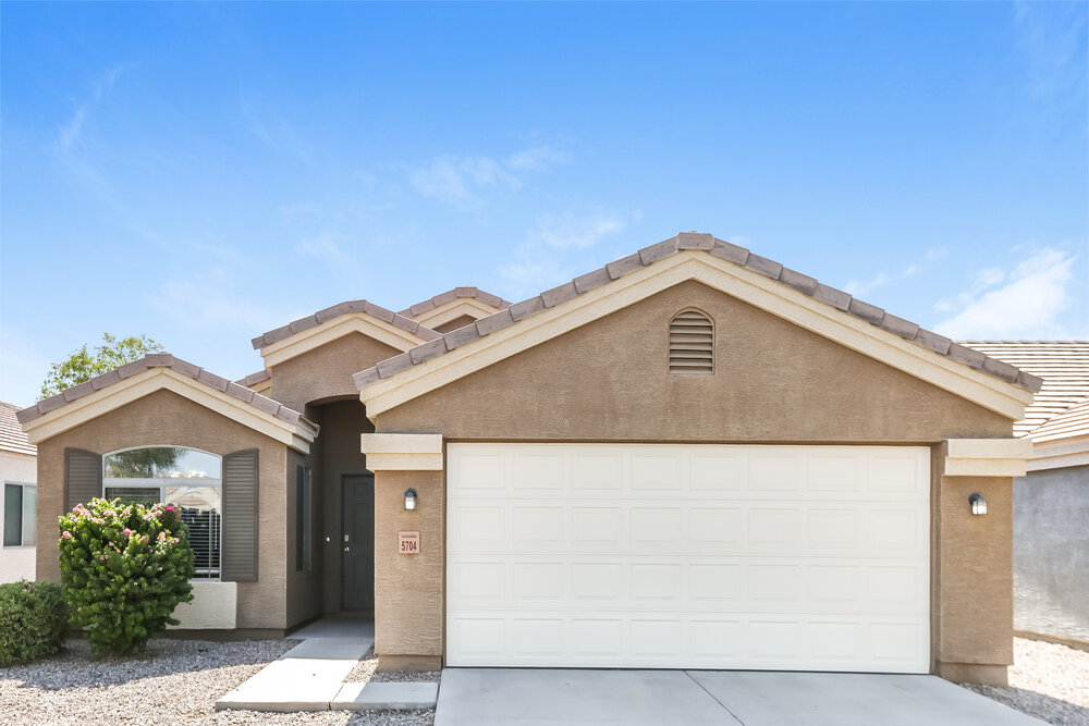 5704 S 32nd Dr Phoenix, AZ 85041 photo 2