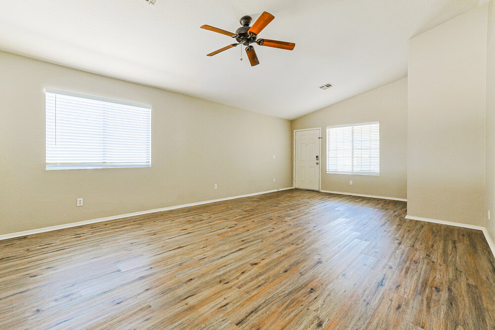 1453 E Kelsi Ave photo 3