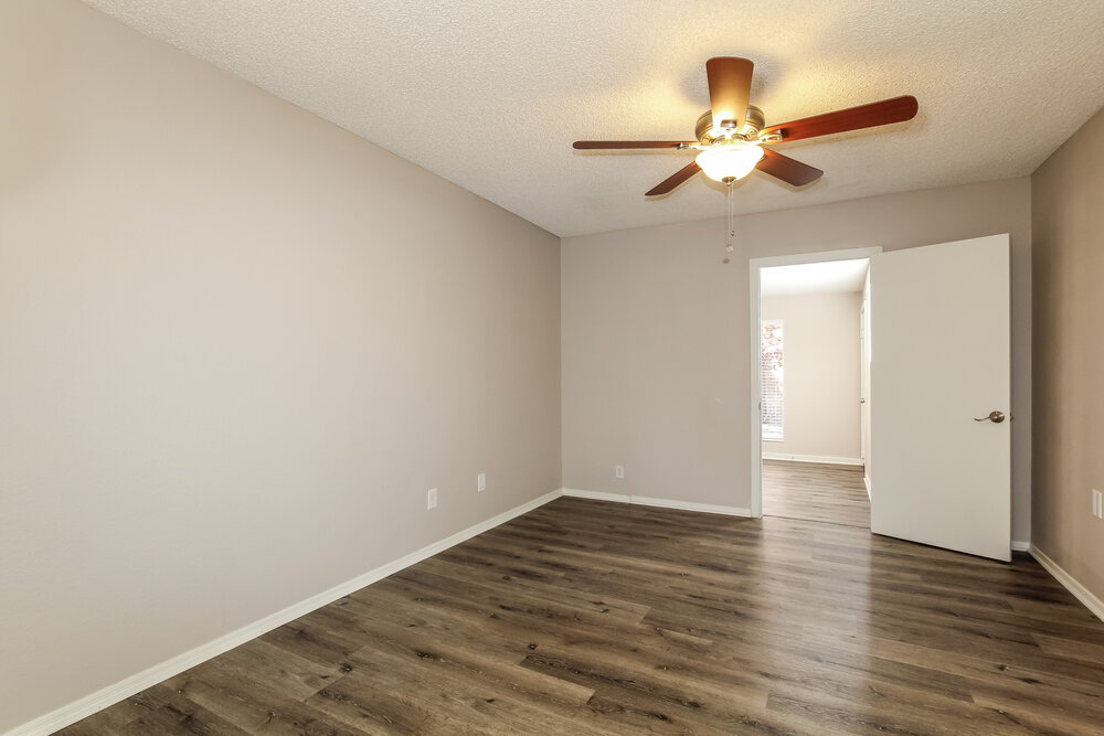 1101 W Wickieup Ln photo 5