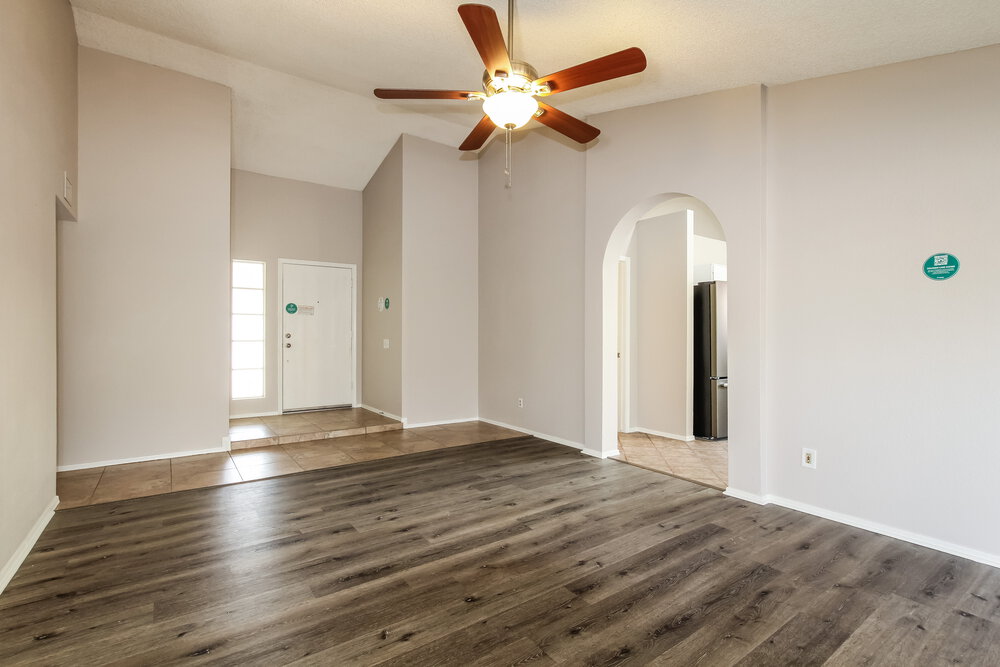 1101 W Wickieup Ln photo 3
