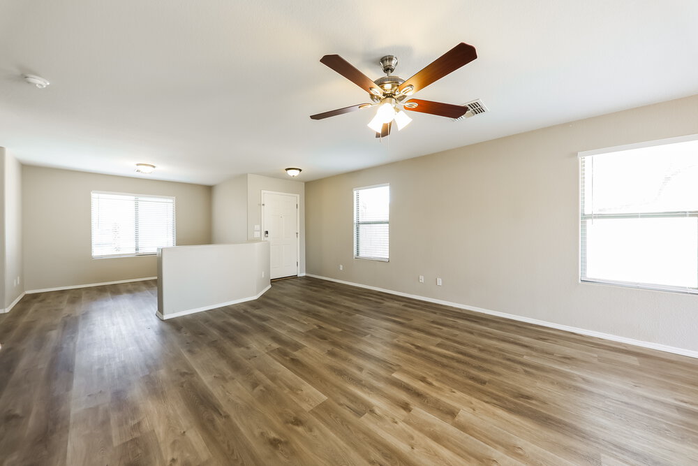13122 W Clarendon Ave photo 4