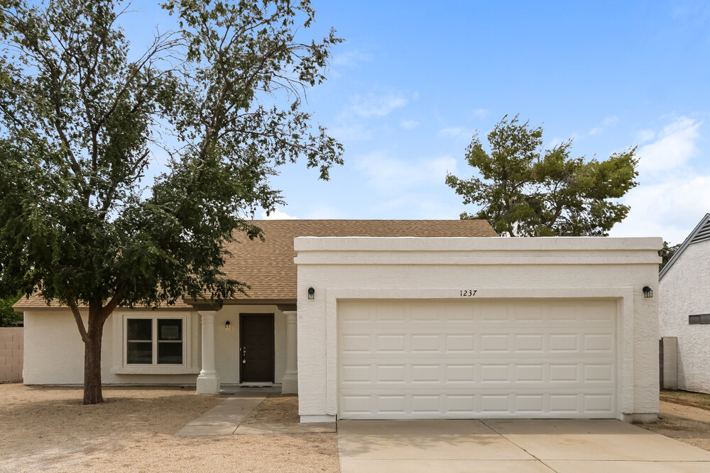 1237 E Wickieup Ln photo 2