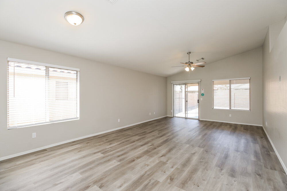10944 E Delta Ave photo 3