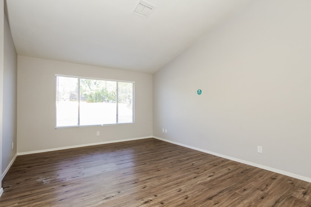 208 W Oraibi Dr photo 3