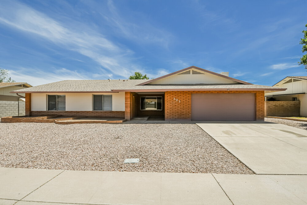 301 E Keogh Dr photo 3