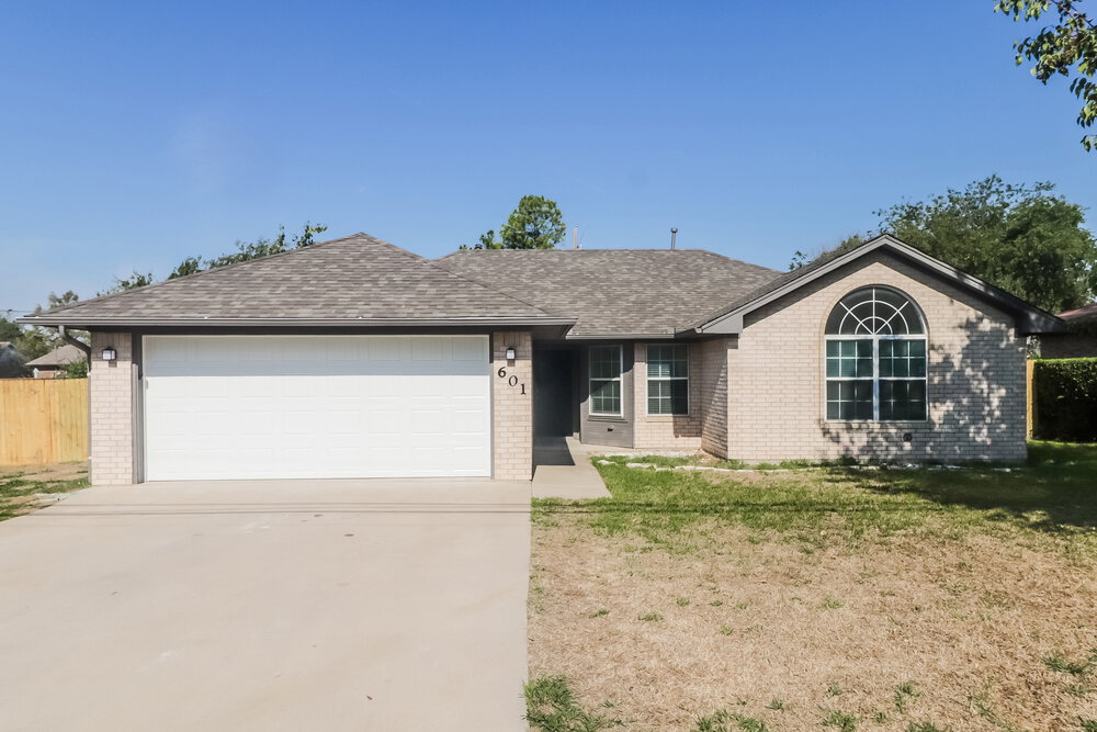 601 East 6th Street, Krum, TX 76249 photo 2