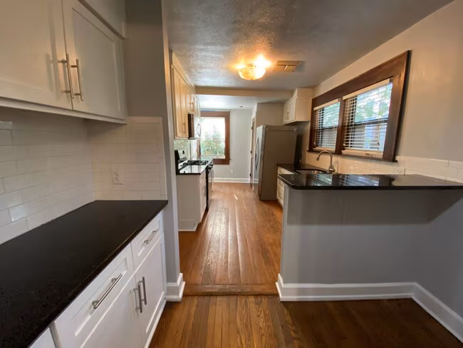 2830 San Gabriel St Austin, TX 78705 photo 2