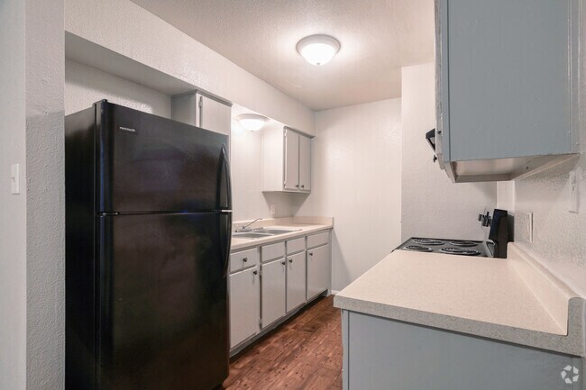 Whisper Oaks Apartments photo 5