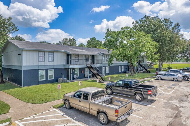Whisper Oaks Apartments photo 4