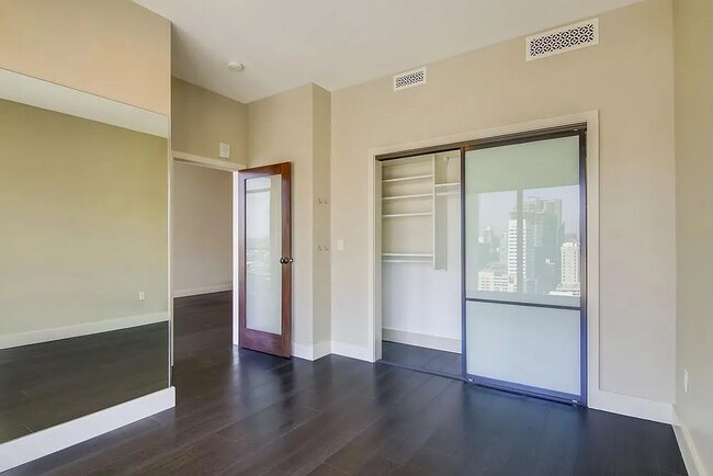 575 Sixth Ave San Diego, CA 92101 photo 2