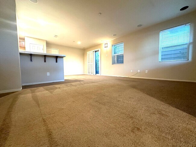 Wonderful 3 Bed, 2.5 Bath Townhome in Brentwood photo 4