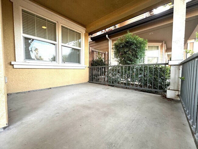 Wonderful 3 Bed, 2.5 Bath Townhome in Brentwood photo 2