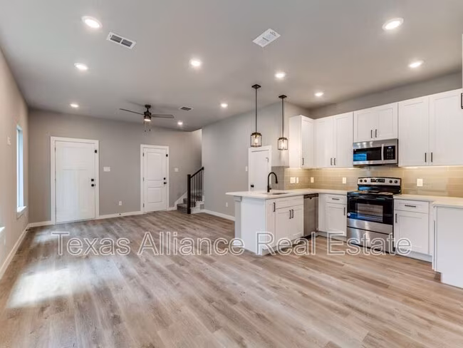 3628-3630 Frazier Court photo 4