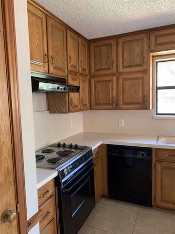 204 Bremen Drive, Hurst, TX 76054 photo 2