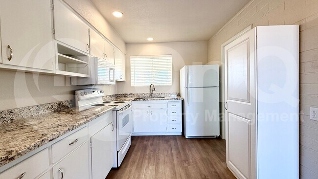 10807 W Oakmont Dr Sun City, AZ 85351 photo 3