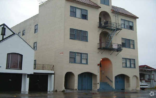 5142 Bancroft Avenue, Oakland, CA 94601 photo 2