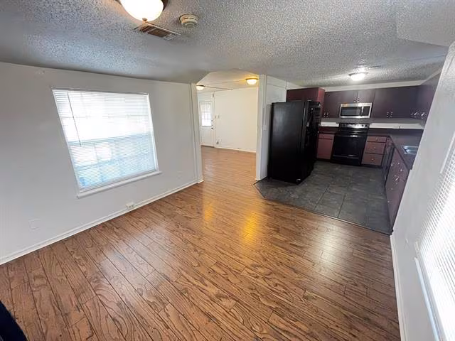 923 N 9th St Midlothian, TX 76065 photo 4