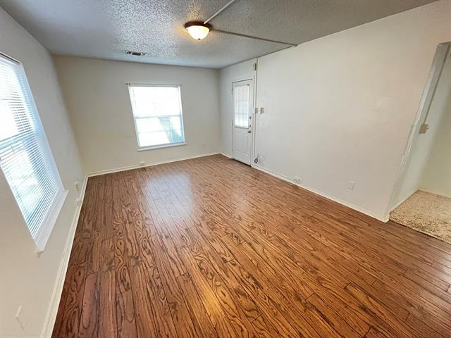 923 N 9th St Midlothian, TX 76065 photo 2