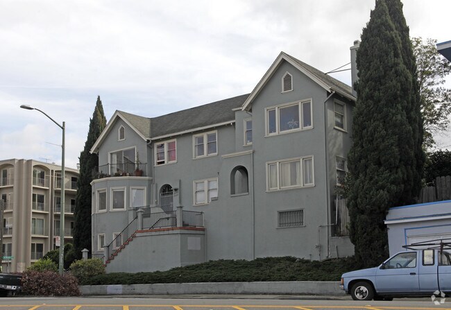 2064 Lakeshore Avenue, Oakland, CA 94606 photo 2