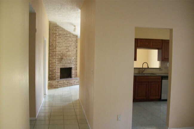 10526 Crescent Moon Drive, Houston, TX 77064 photo 3