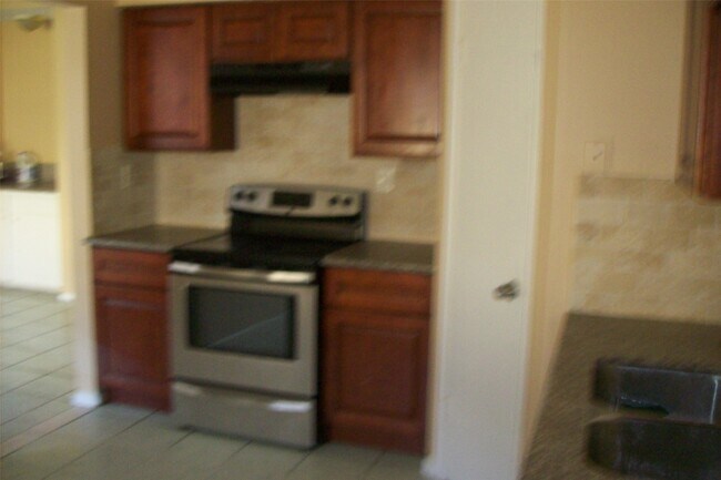 10526 Crescent Moon Drive, Houston, TX 77064 photo 2
