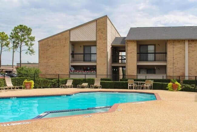 782 Gatewood Rd Garland, TX 75043 photo 4