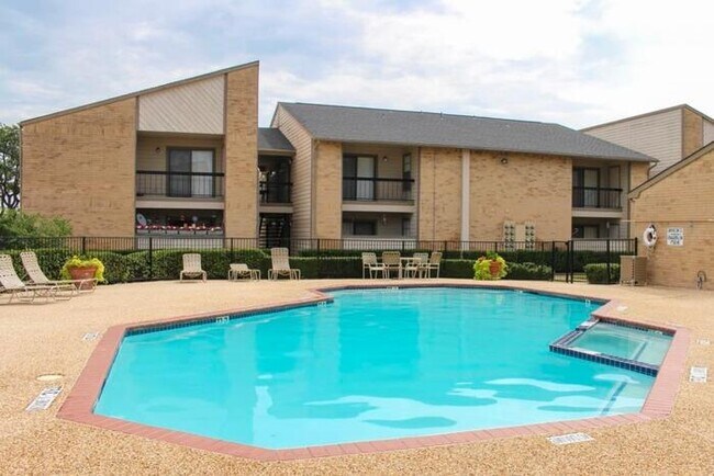 782 Gatewood Rd Garland, TX 75043 photo 3