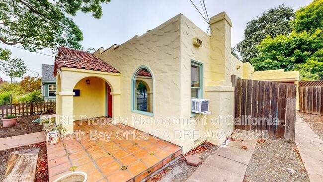 737 Oak St Santa Rosa, CA 95404 photo 4