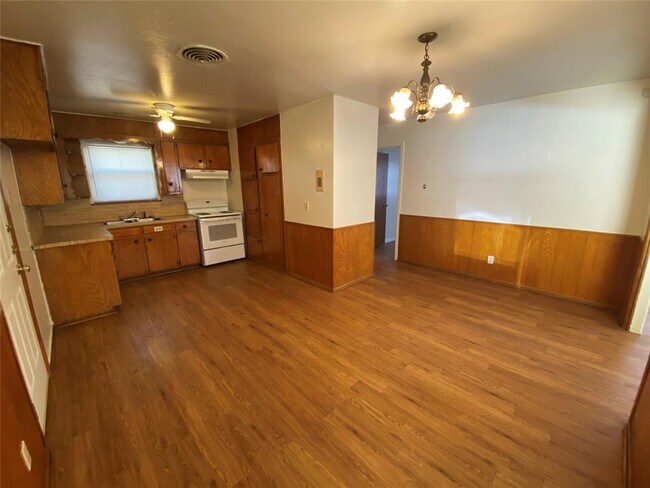 3505 Grady Street, Forest Hill, TX 76119 photo 5
