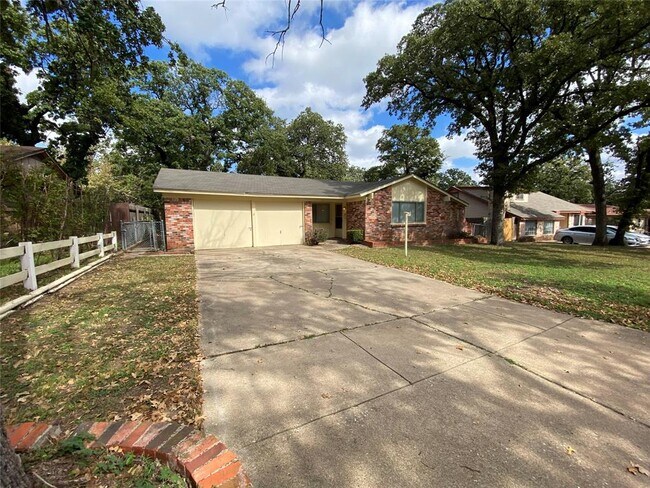 3505 Grady Street, Forest Hill, TX 76119 photo 2