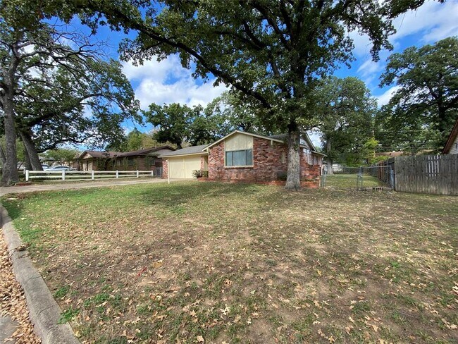 3505 Grady Street, Forest Hill, TX 76119 photo 3