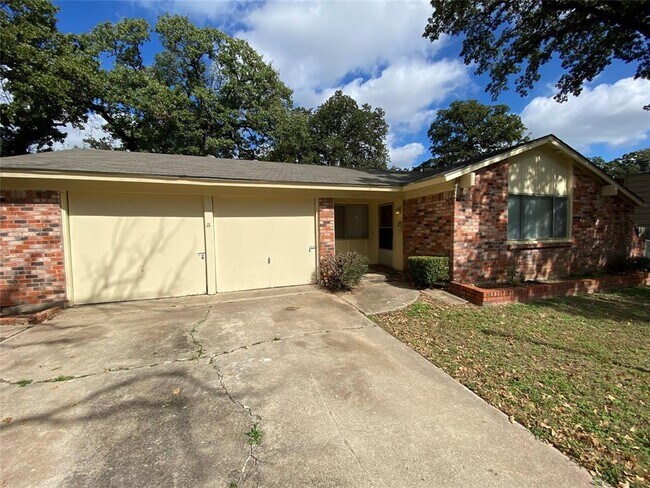 3505 Grady Street, Forest Hill, TX 76119 photo 4
