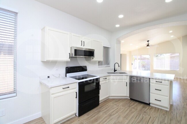 227 West Del Rio Street, Gilbert, AZ 85233 photo 3