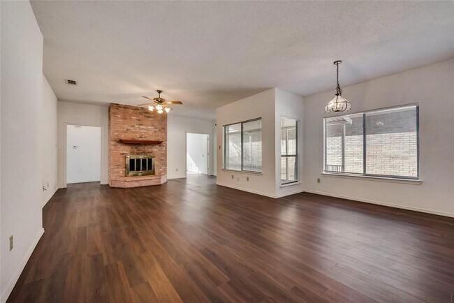 812 Melville Drive, Arlington, TX 76015 photo 3