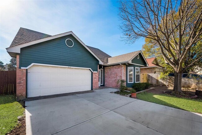 812 Melville Drive, Arlington, TX 76015 photo 2