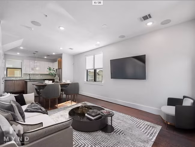 2401 Crawford St Houston, TX 77004 photo 2