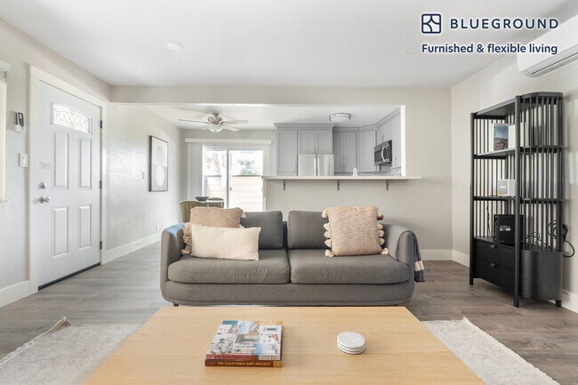 906 Burbank Dr Santa Clara, CA 95051 photo 2