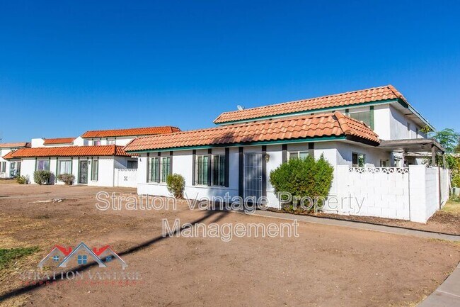 2132 W Glenrosa Ave. photo 3