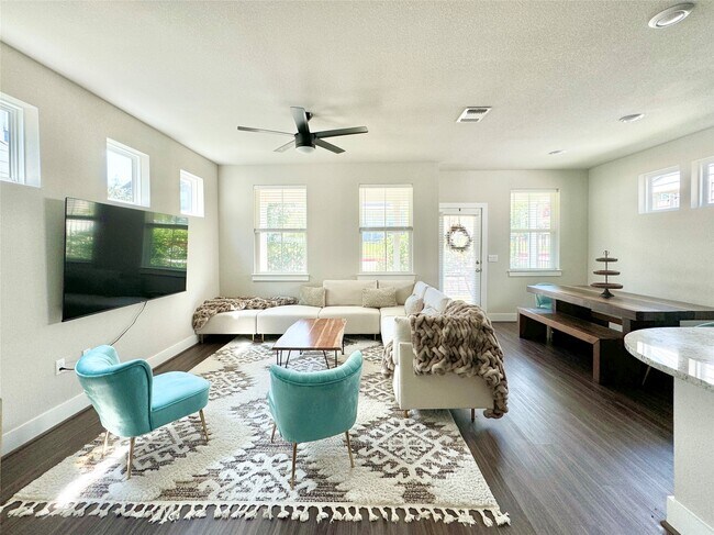7103 Silver Star Ln Austin, TX 78744 photo 3