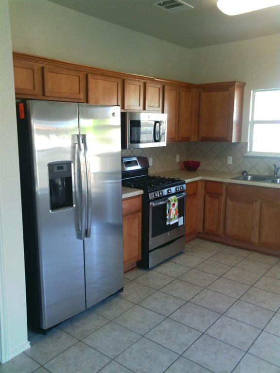 BEAUTIFUL 4 BEDROOMS / 2 BATH HOME IN SETTLERS CROSSING photo 3