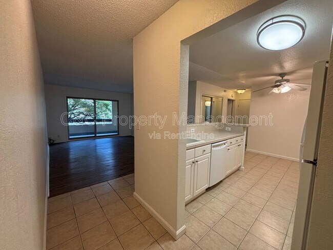 466 Crescent St Oakland, CA 94610 photo 4