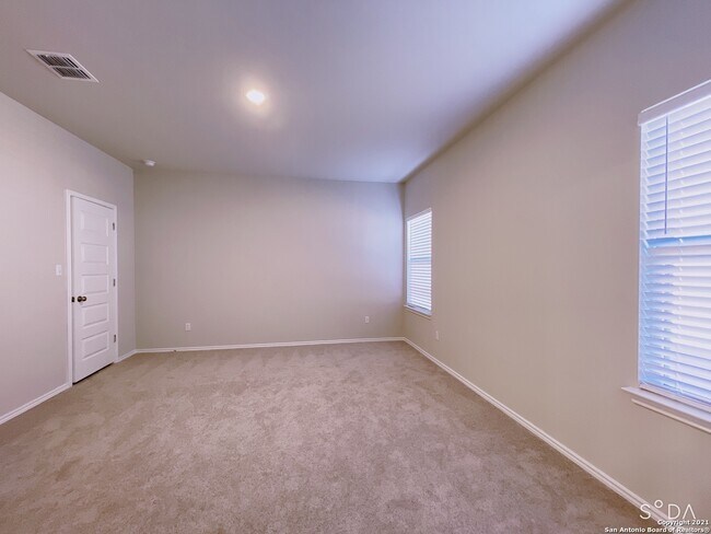 7722 Abbey Pl San Antonio, TX 78218 photo 3
