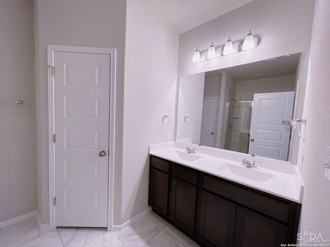 7722 Abbey Pl San Antonio, TX 78218 photo 2