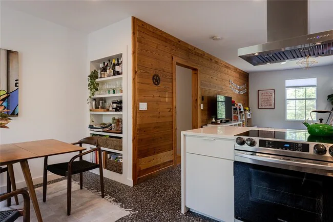 410 W 34th St Austin, TX 78705 photo 3
