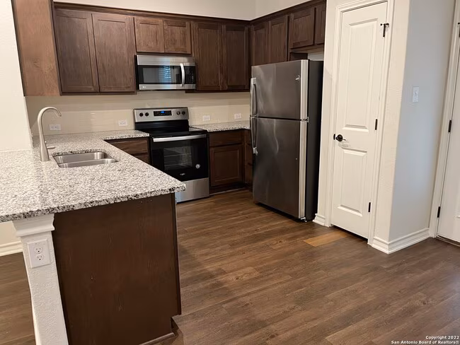 10342 Lynwood Branch San Antonio, TX 78245 photo 2