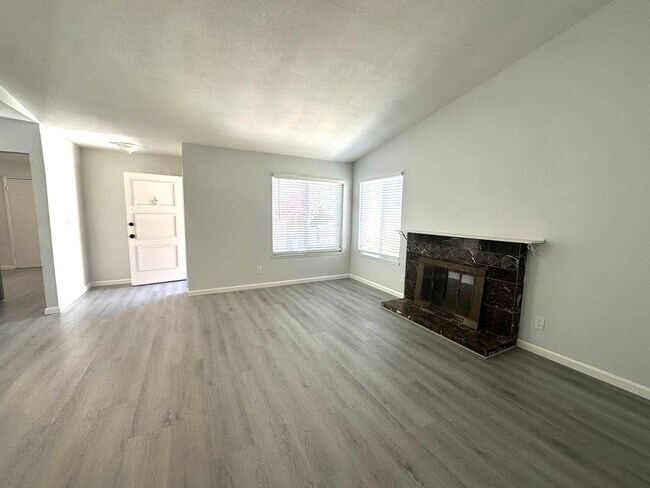 576 Mekler Dr San Jose, CA 95111 photo 4