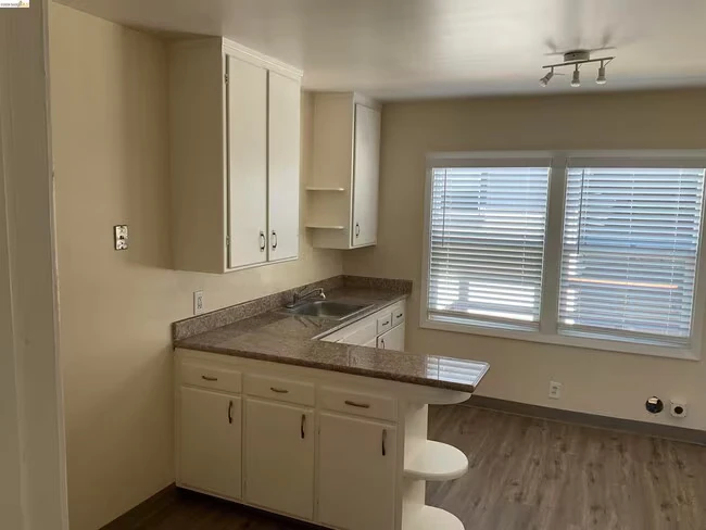 510 McLaughlin St Richmond, CA 94805 photo 2