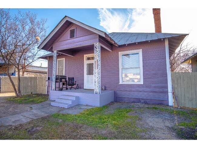 4115 S Presa St San Antonio, TX 78223 photo 2