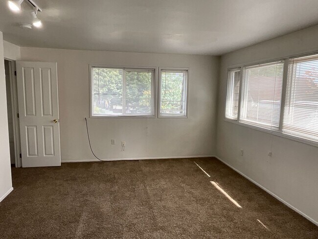 1911 26th St Everett, WA 98201 photo 3