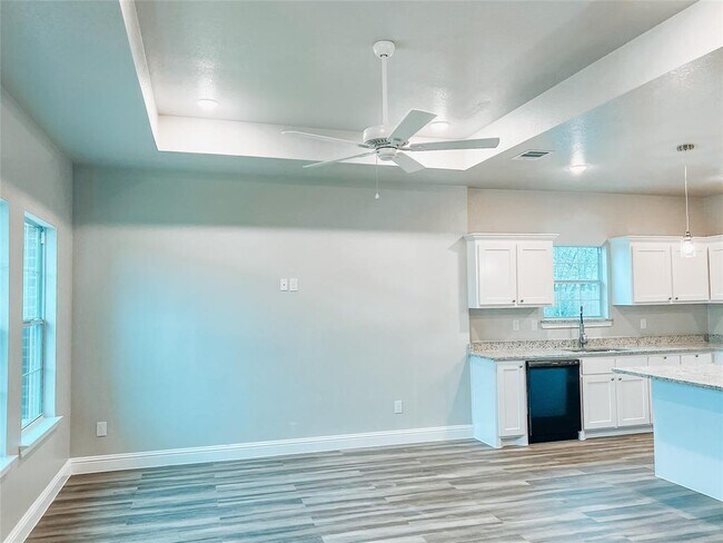 4320 Spencer St Greenville, TX 75401 photo 3